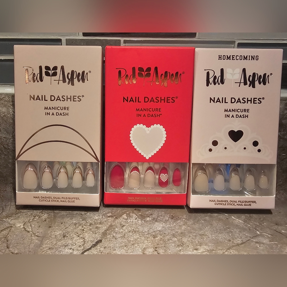 NIB Red Aspen Nail Dashes Press-On Nails - 3 Pack